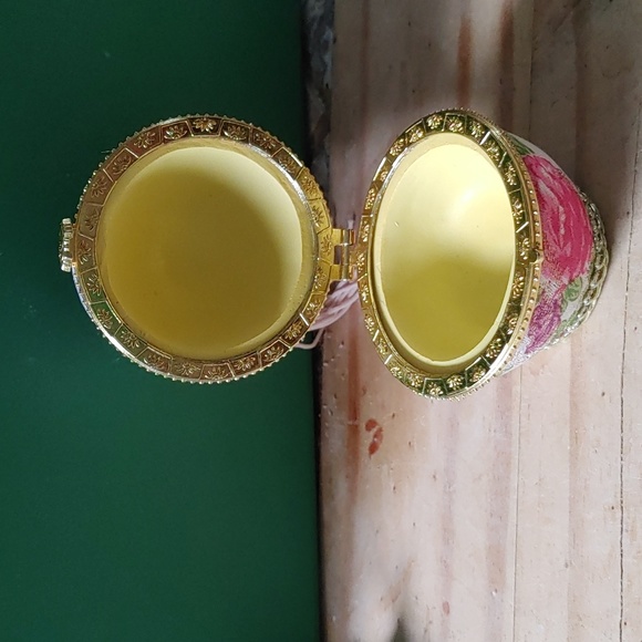 Unique find Fabric egg shape trinket - Picture 2 of 4